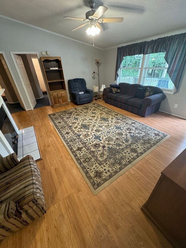 Building Photo - Cozy, 3-Bedroom Home, 2-Bathroom Home