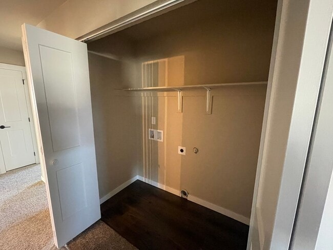 Building Photo - Move in special - HALF off first month's r...