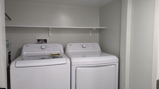 Building Photo - 415 Sylvan Ave