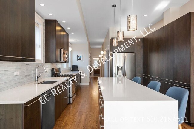 Foto del edificio - 1136 W Fullerton Ave