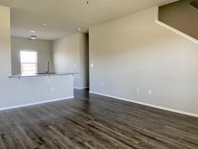 Building Photo - 1570 Edinburgh Dr