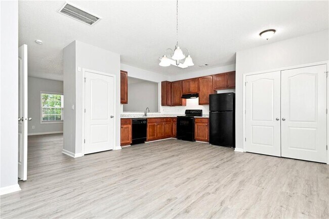 Foto del edificio - 8643 Thomas Ln