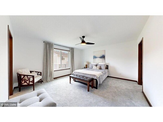 Foto del edificio - 18001 Walnut Circle