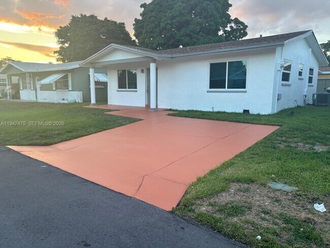 Building Photo - 4715 NW 44th St