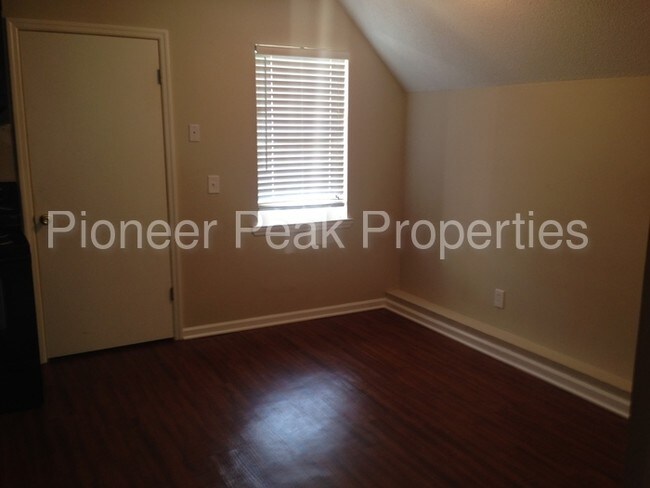 Foto del edificio - 7655 Austin Dr