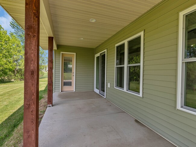 Building Photo - 980 Acacia Dr S