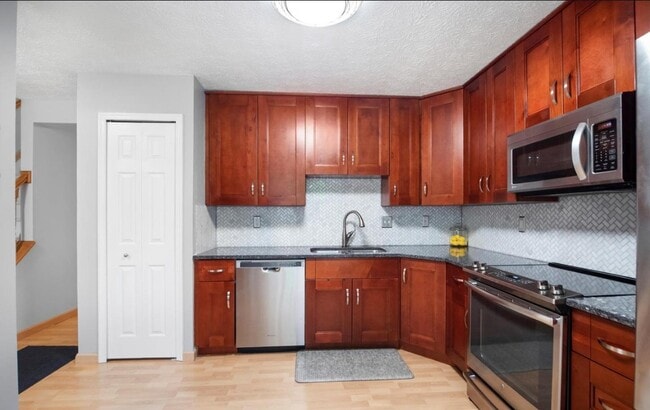 Building Photo - 9454 Fens Holw