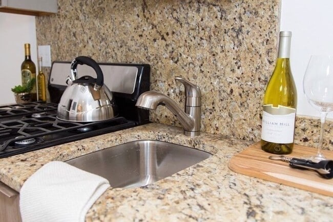 Building Photo - 16 5th St