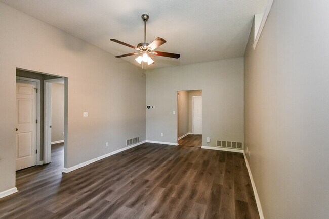 Foto del edificio - 3123 Conger Ct W