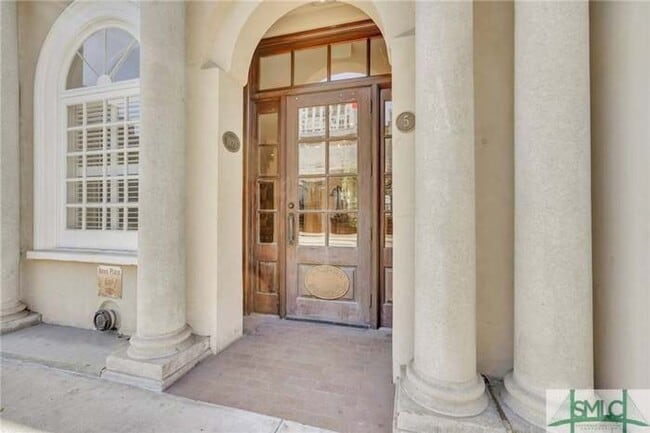 Building Photo - 1 BED | 1 BATH | DOWNTOWN CONDO | GARAGE P...