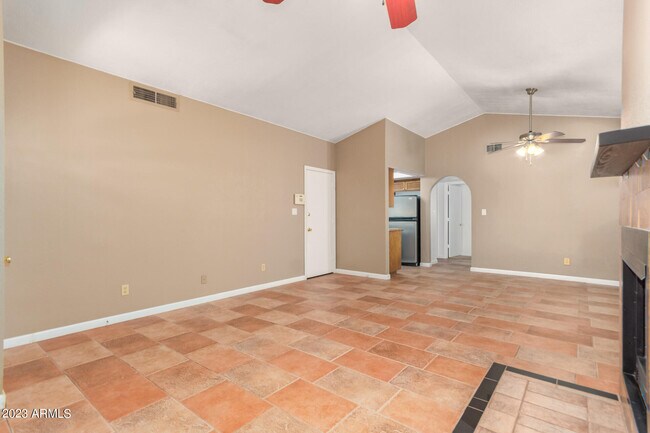 Building Photo - 928 E Charleston Ave