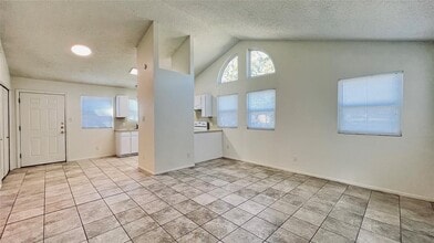 Building Photo - 8901 Pineridge Dr