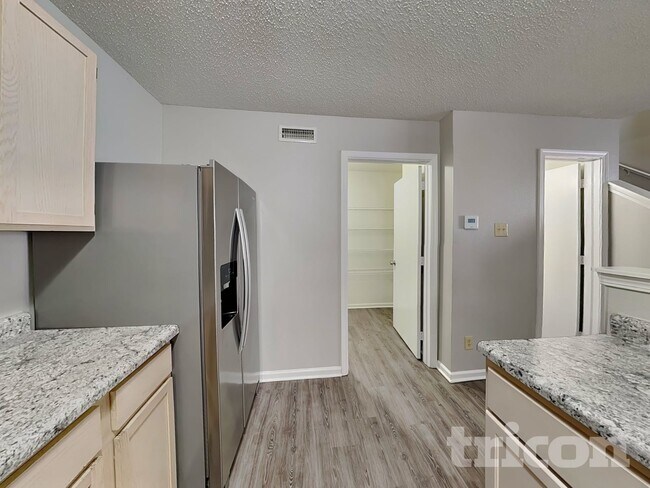 Foto del edificio - 5956 Portman Pl