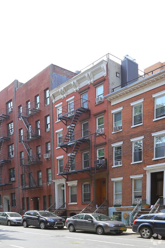 Foto principal - 136 W 15th St