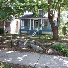 Building Photo - 1184 SW Boswell Ave