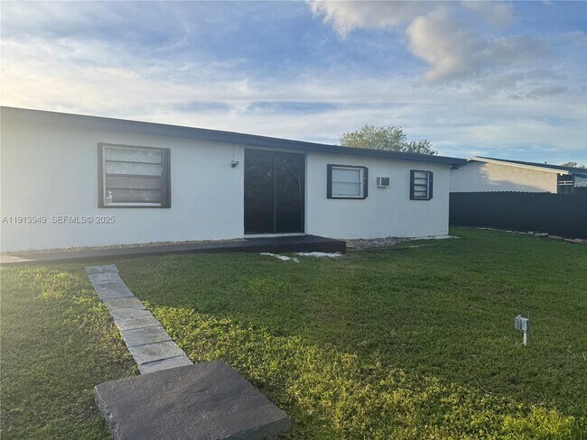 Foto del edificio - 29523 SW 144th Ct