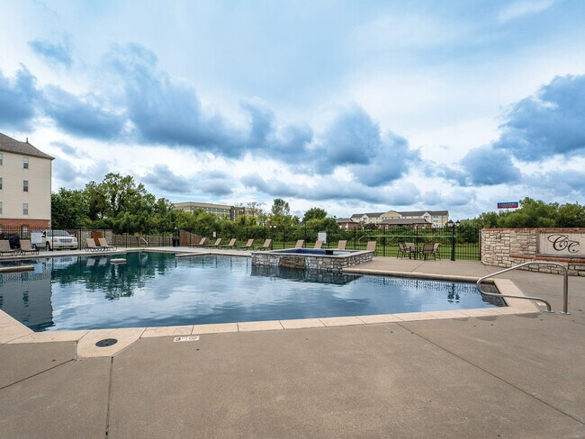 Foto del edificio - Coryell Courts Apartments