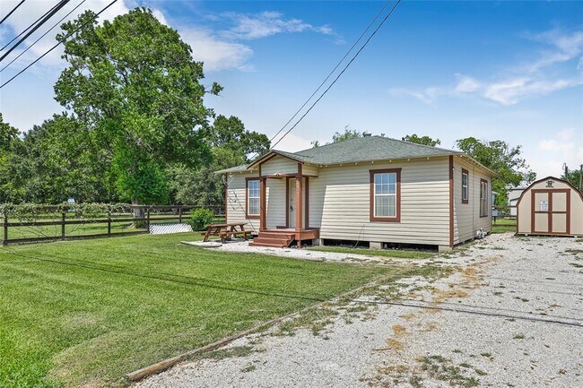 Building Photo - 16424 Waverly Dr