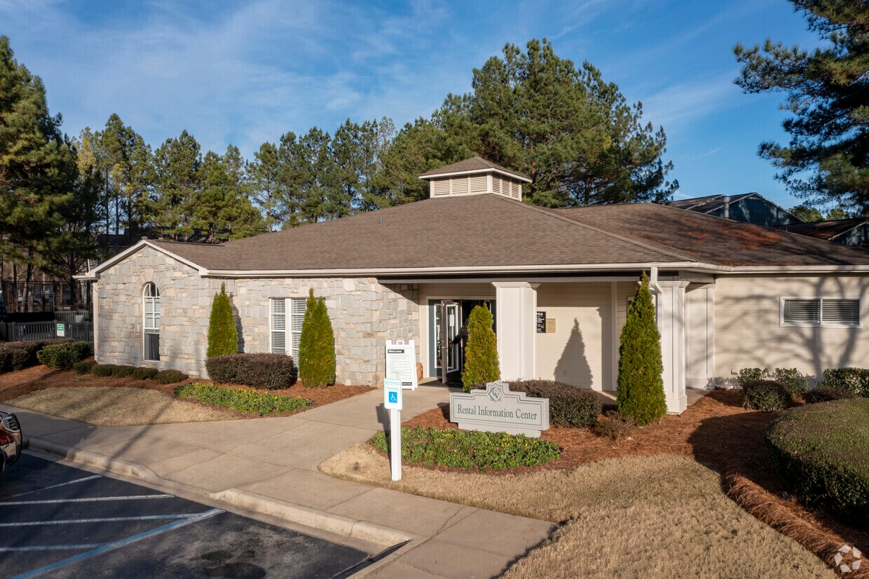 Colonial Village at Trussville Apartments in Birmingham, AL