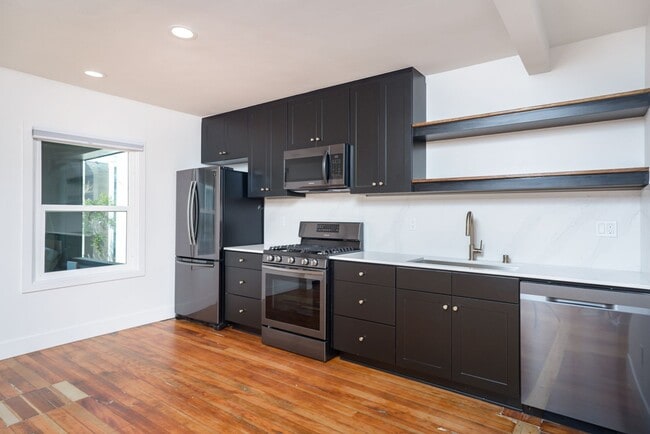 Building Photo - 2036-38 Hancock St