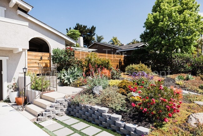 Building Photo - Beautifully Upgraded 3 Bed / 2 Bath Home –...
