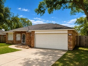 Building Photo - 2722 Shalimar Dr