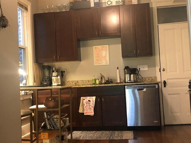 Foto del edificio - 2245 W Shakespeare Ave