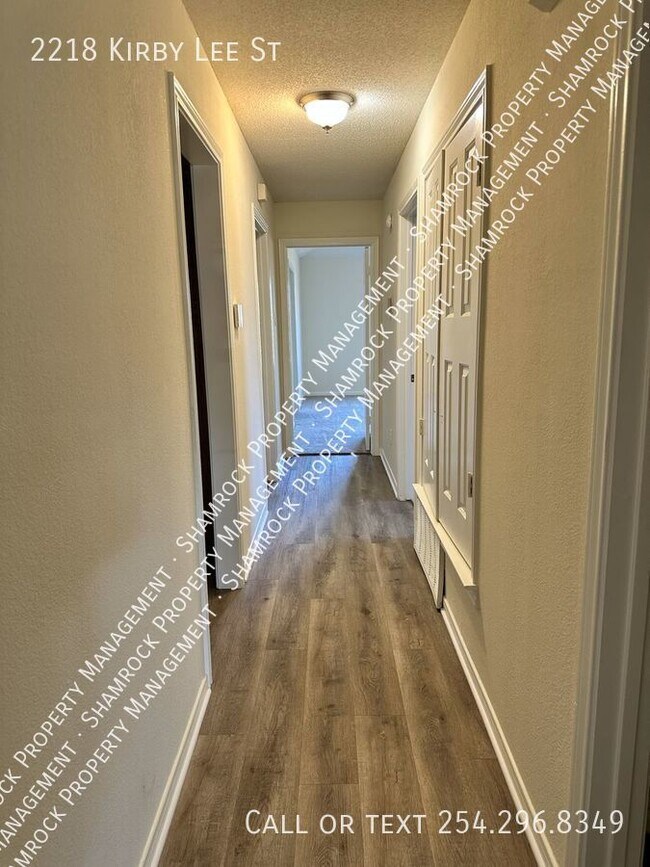 Foto del edificio - Duplex in Midway ISD!