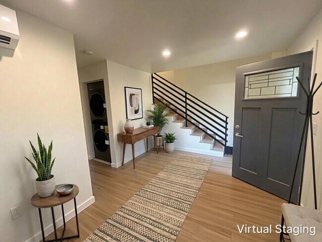 Foto del edificio - Brand New 2-Story Detached ADU in Granada Hills with Solar!