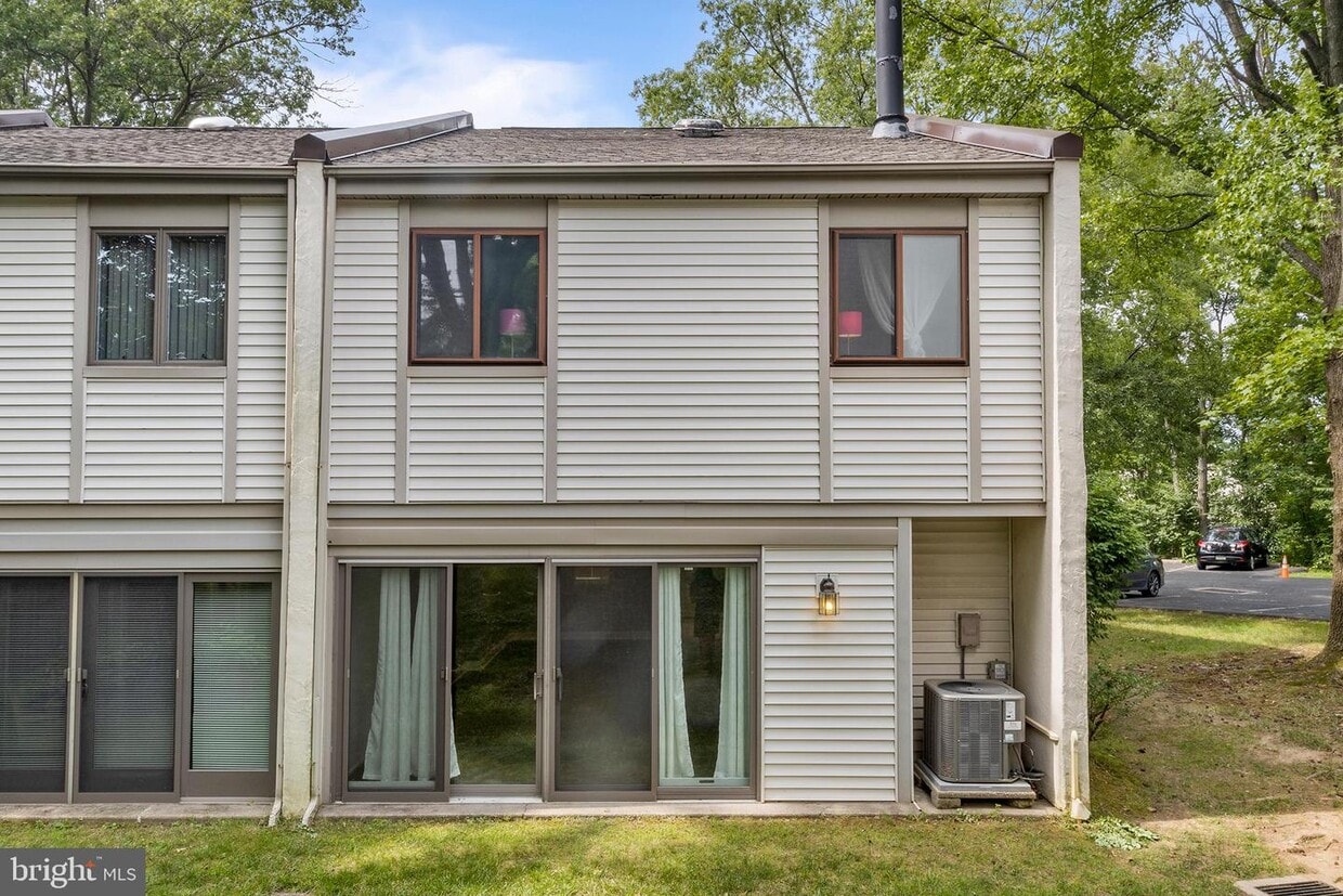 24 Twin Brooks Dr, Willow Grove, PA 19090 Townhome Rentals in Willow