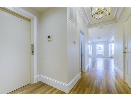 Building Photo - 101 Beacon St