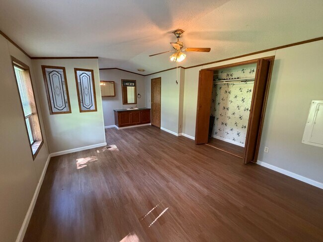 Foto del edificio - 3 bedroom 2 bathroom in country