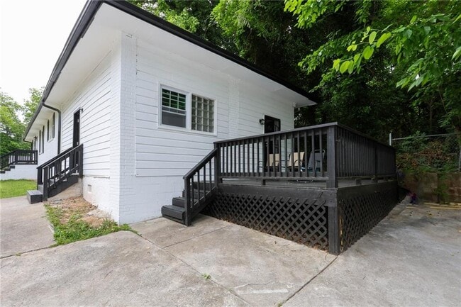 Building Photo - 224 Chappell Rd NW