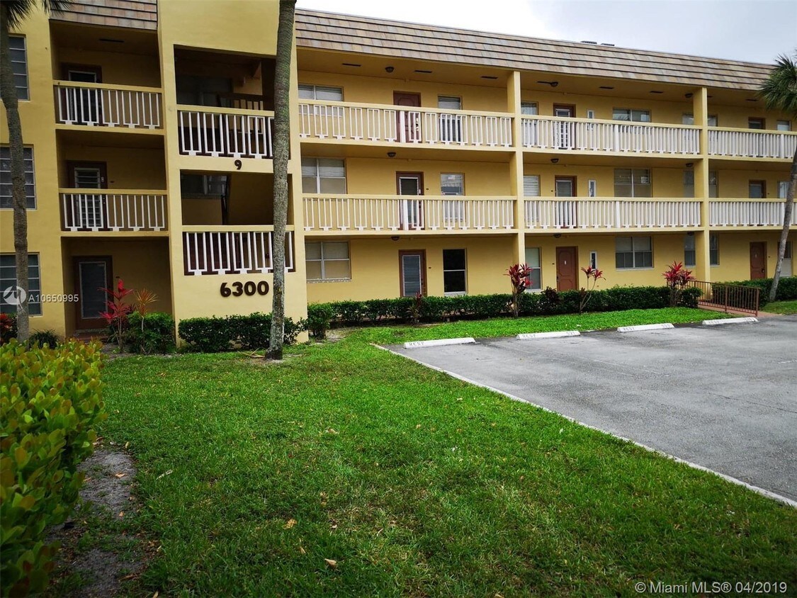 Primary Photo - 6300 NW 62nd St