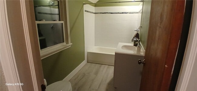 Building Photo - 183 Thorncliffe Dr