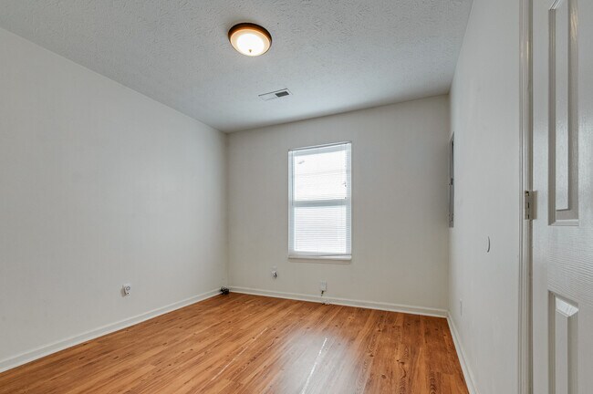 Building Photo - 3305 Torbett St