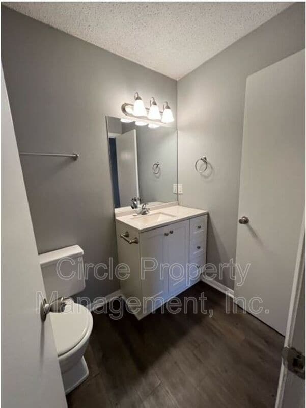 Building Photo - 4000 Hunters Ridge Cir SW
