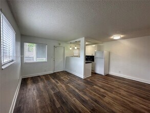 Building Photo - 2325 Arthur St