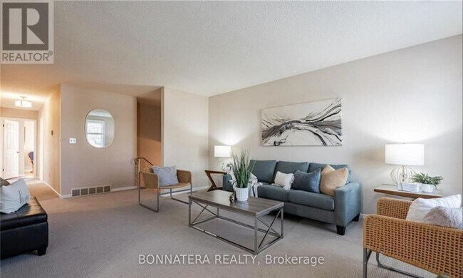 Photo du bâtiment - 50 Cedardale Ave