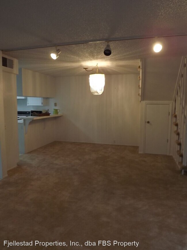 Building Photo - 3 br, 2.5 bath House - 7932 Playmor Terrace