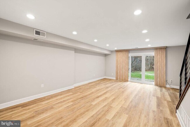 Foto del edificio - 124 Hampstead Dr