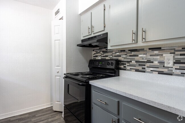 Clubhouse - Oakview Landing Apartments
