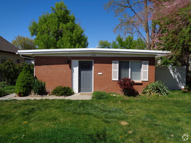 Building Photo - 1055 E Wilson Ave