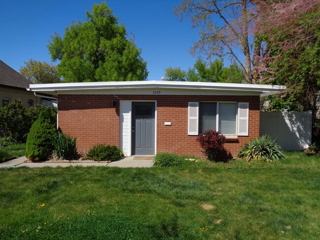 Building Photo - 1055 E Wilson Ave