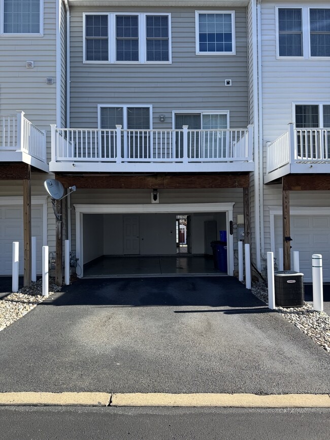 Building Photo - 14828 Potomac Branch Dr