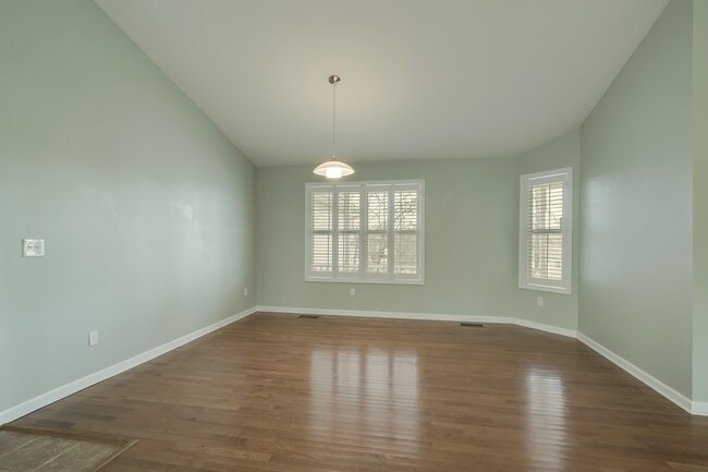 Foto del edificio - 131 Country Way Rd