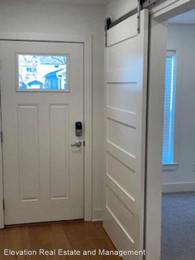 Foto del edificio - 2 br, 2 bath House - 427 SW B Street