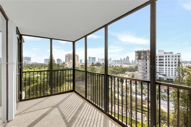 Foto del edificio - 20100 W Country Club Dr