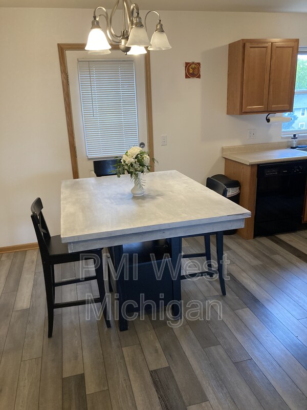 364 Harbortown Ct, Holland, MI 49423 House for Rent in Holland, MI