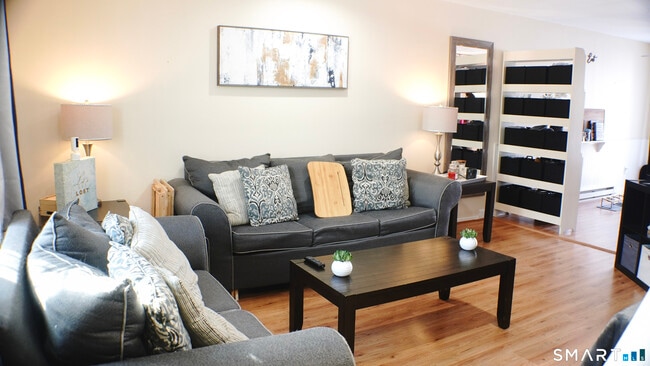 Building Photo - 14 Scuppo Rd